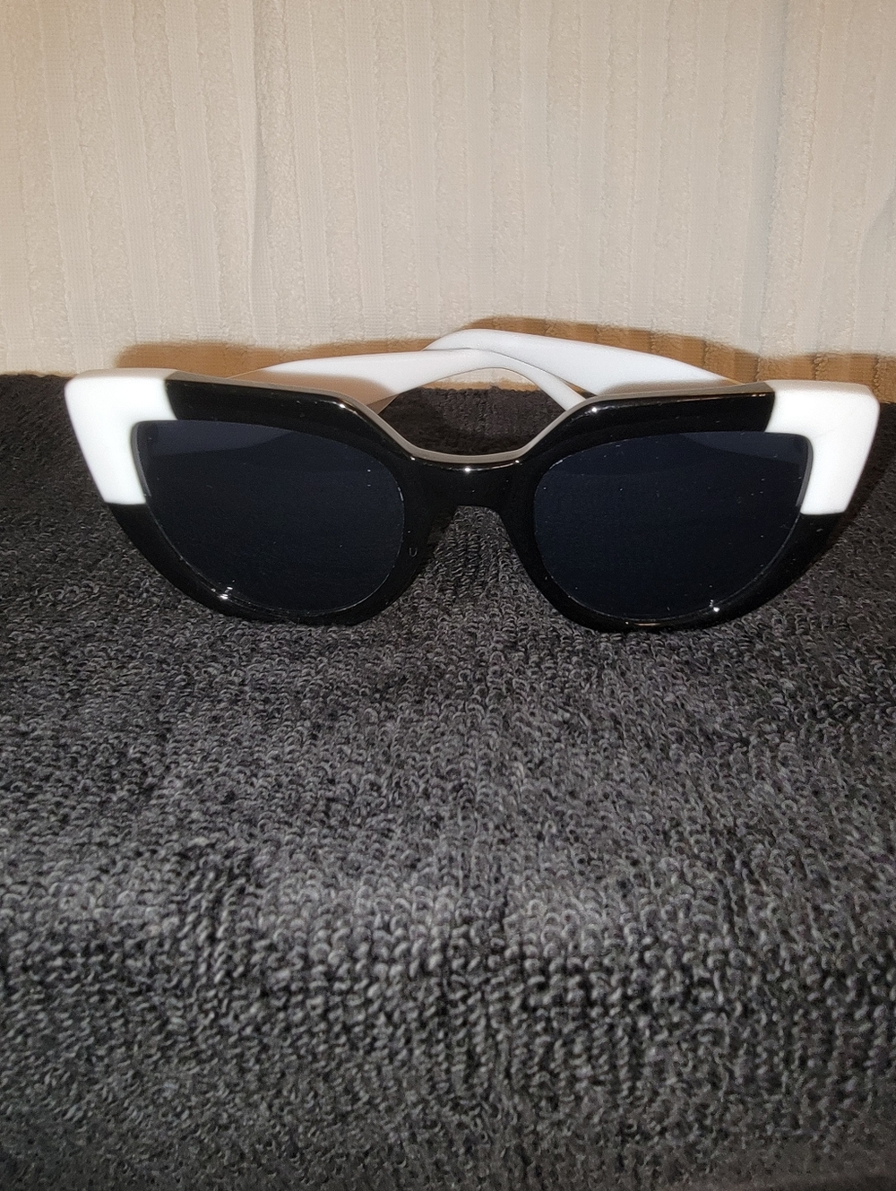 Stylish Black & White Cat-Eye Sunglasses - Women Accessories